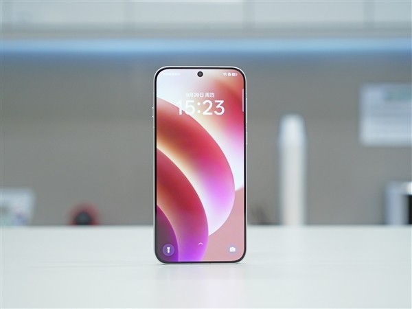 OPPO Find X8官图来了，物理超窄边框直屏