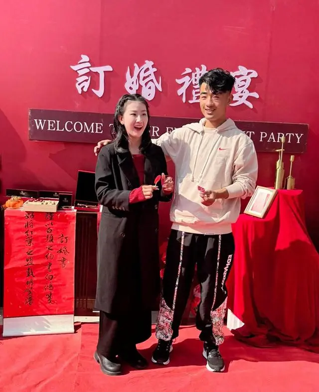 烤牌姑娘张懿菲订婚风波后首回应：订婚非结婚，未来计划待定