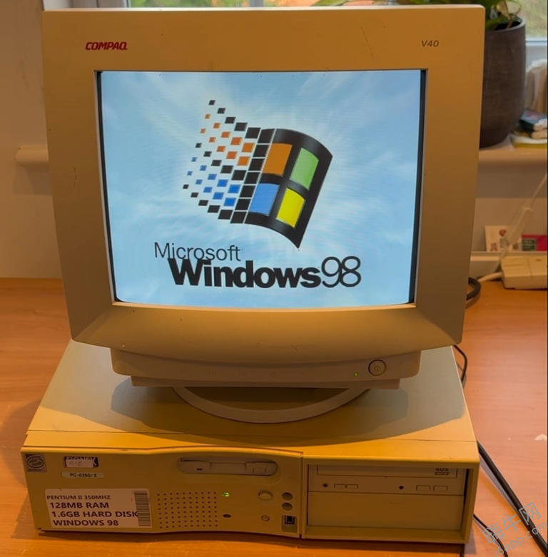 用Windows 98老旧PC成功运行大模型AI