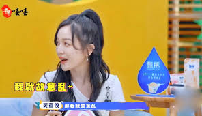 怡口莲广告中巧克力美女主角究竟是谁？